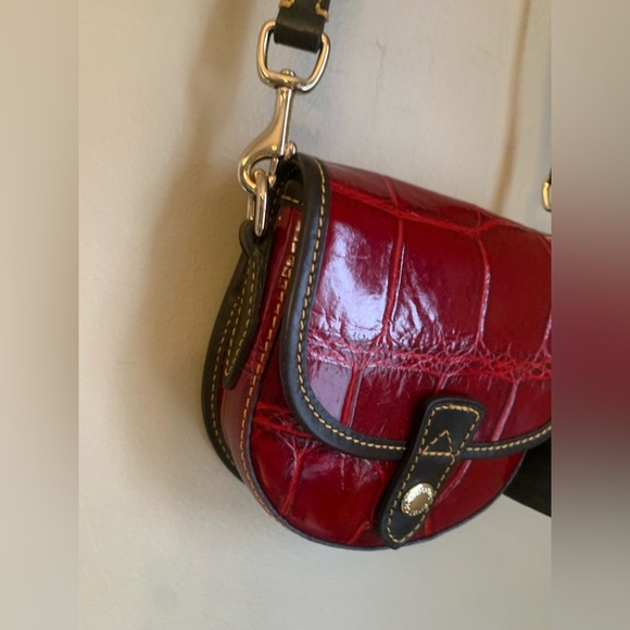 Dooney and Bourke Red Faux Crocodile Embossed Small Mini Crossbody Purse - Picture 3 of 10